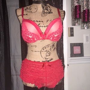Victoria’s Secret 36C Bombshell Red Bra
